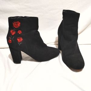 Black sierra's with rose pattern